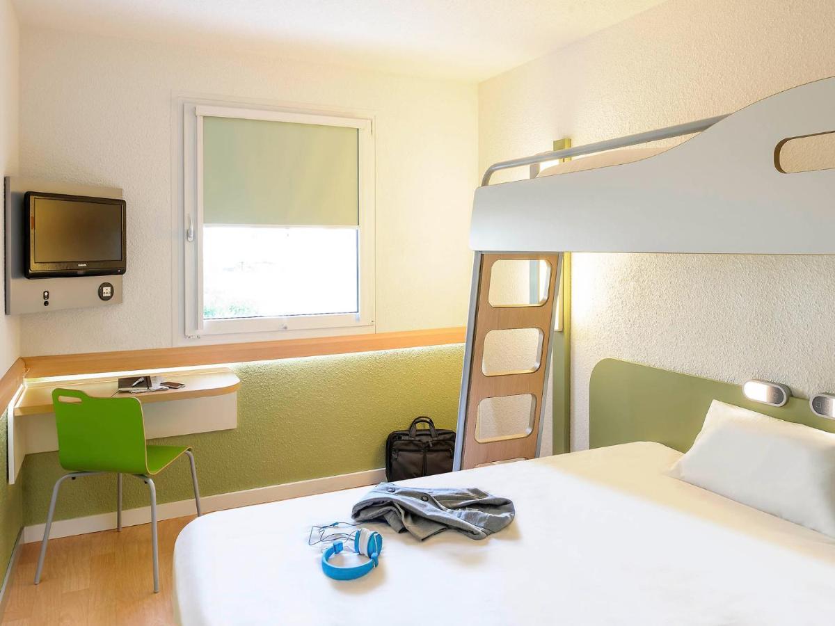 Triple Room One Double Bed One Bunk Bed,56606596:JPEG